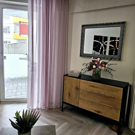 Stylish 1 Bedroom With Full Kitchen And Bathroom In Kadriorg, Centre 塔林