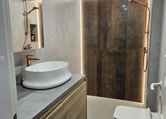 아파트 Stylish 1 Bedroom With Full Kitchen And Bathroom In Kadriorg, Centre 탈린